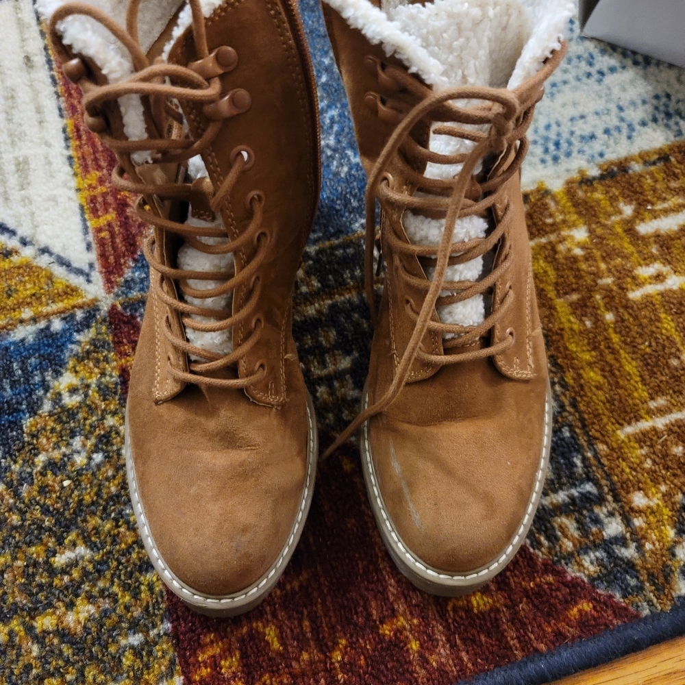 Women boots sz 7
